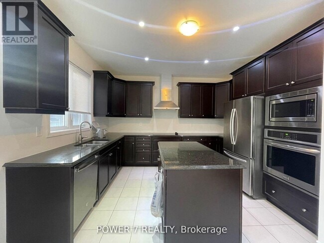 Building Photo - 123 Major Cres