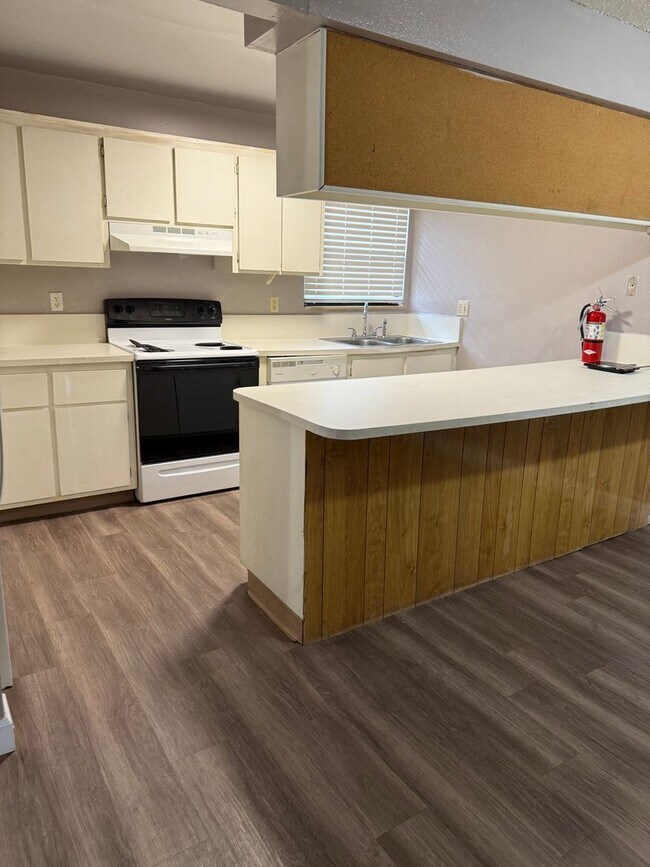 Building Photo - LEASE NOW AND ENJOY 50% OFF 2ND MONTH! Loc...