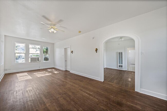 Foto del edificio - 4414 Red River St