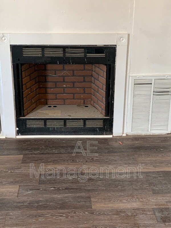 Building Photo - 3702 Mariner Ave