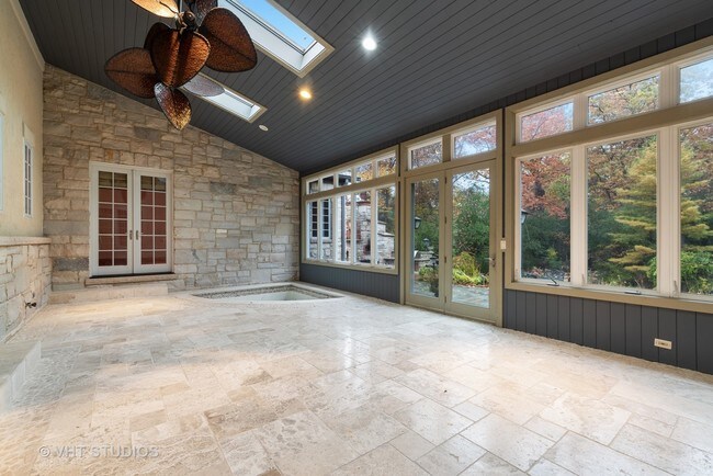 Foto del edificio - 15356 W Oak Spring Rd