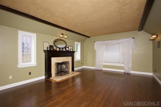 Building Photo - 1327 Torrey Pines Rd