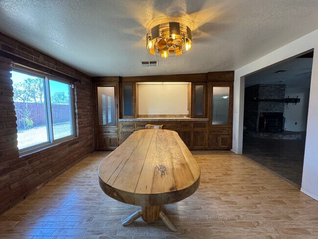 Foto del edificio - This home has ALMOST EVERYTHING.