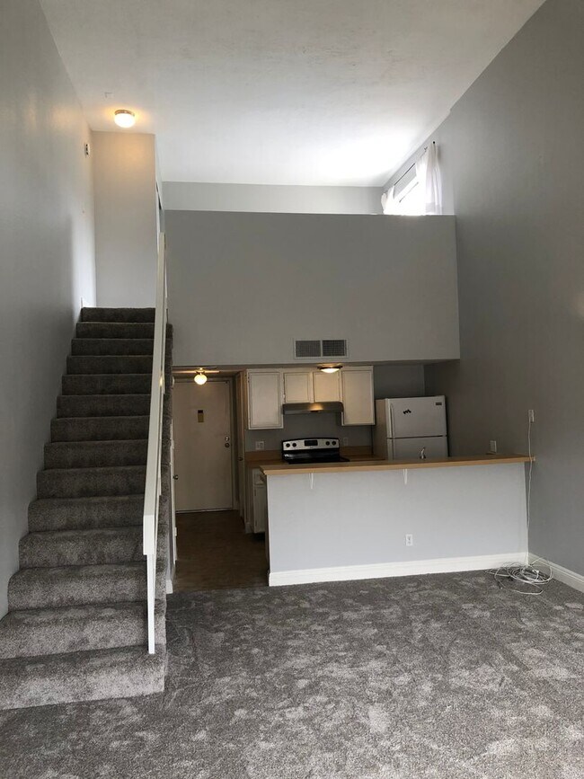 Building Photo - Mission Verde Top Floor-End Unit Loft Bedroom Condo in the Heart of Mission Valley near SnapDrago...