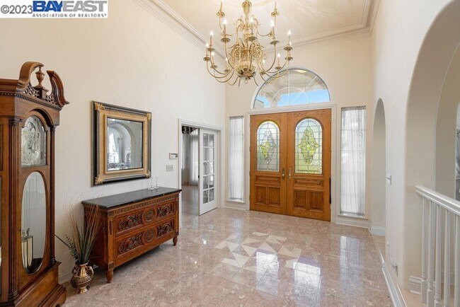 Building Photo - 35 Castlewood Dr