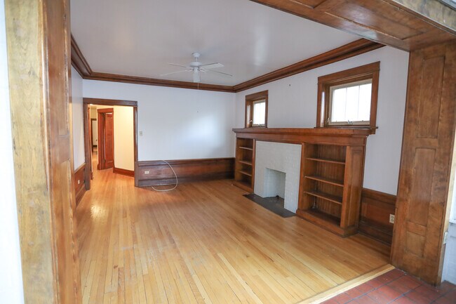 Building Photo - 5536 N Winthrop Ave