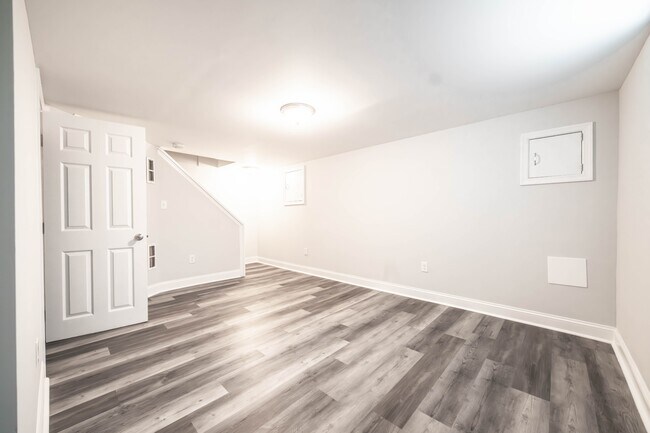 Building Photo - 8552 Hydra Ln