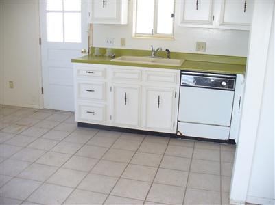 Cocina - 4414-4416 Eastman Ave