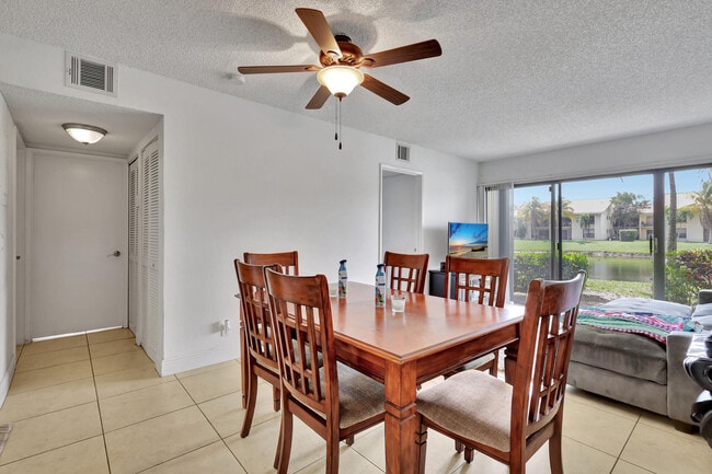 Building Photo - 1495 Lake Crystal Dr