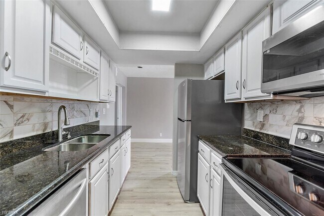 Building Photo - 3 br, 2 bath House - 5715 NW 72nd Ave