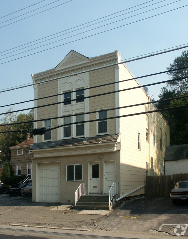 740 Commerce St Thornwood, NY 10594 Rentals Thornwood, NY