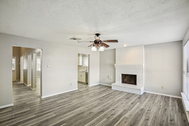 Building Photo - 3715 Wells Mark Dr