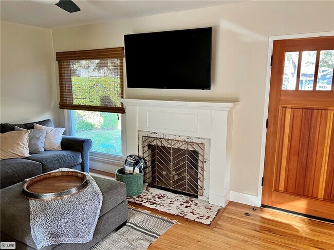 Building Photo - 4319 Bel Air Dr