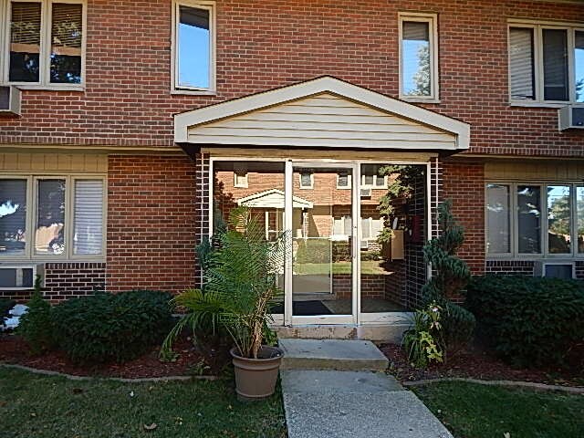 Primary Photo - 816 W Saint James St