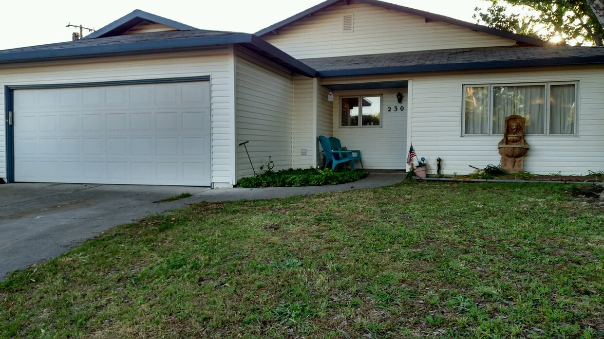Primary Photo - 230 Cedar St