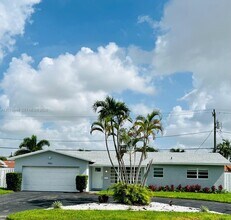 Building Photo - 1931 NE 55th Ct