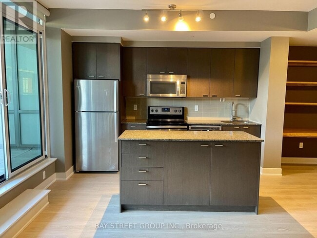 Photo du bâtiment - 88-288 Sheppard Ave E