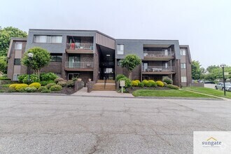 Building Photo - 35 Stonehenge Cir