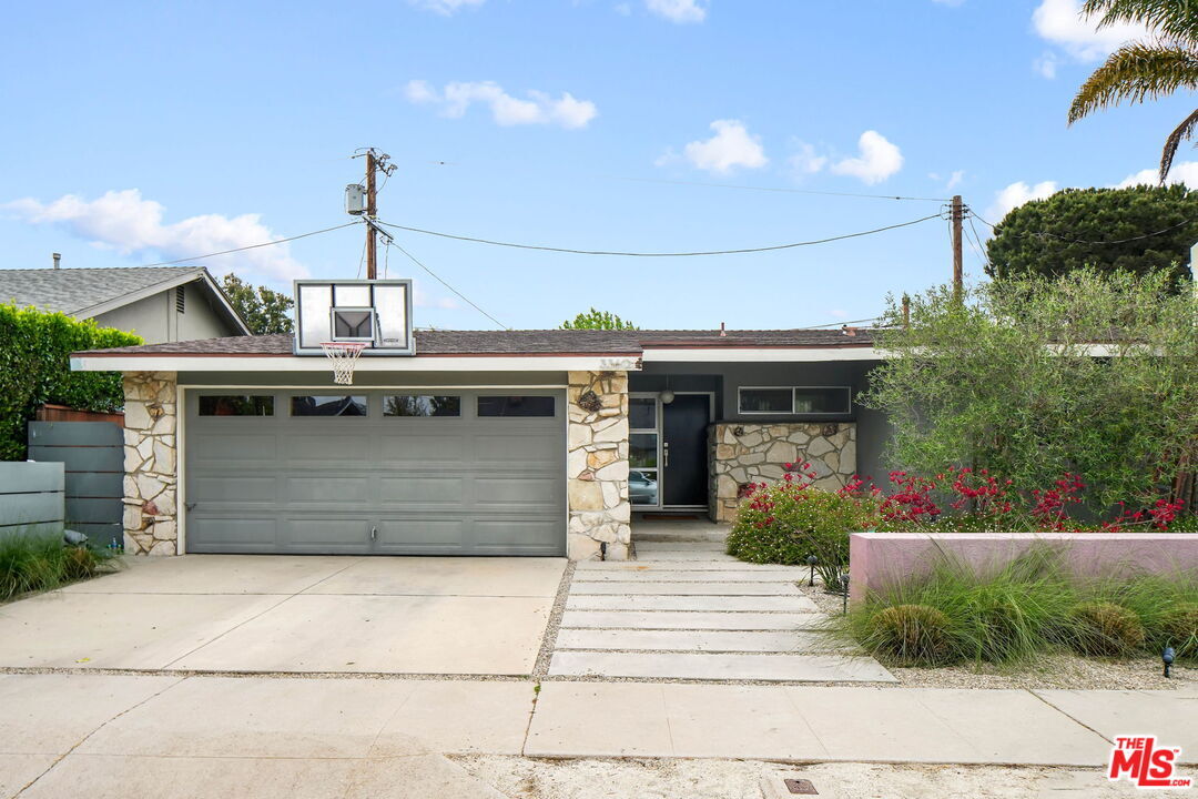 Primary Photo - 3360 Wade St