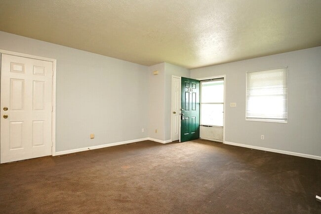 Building Photo - Osceola Properties for V.S.T