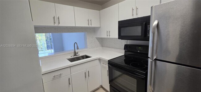 Foto del edificio - 492 NW 165th St
