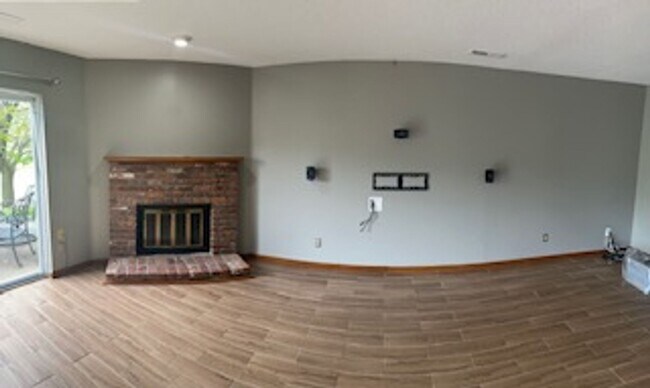 Foto del edificio - 1992 Waterfront Dr N