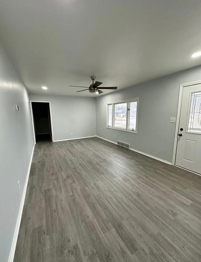 Foto del edificio - 116 E Pk Ln St