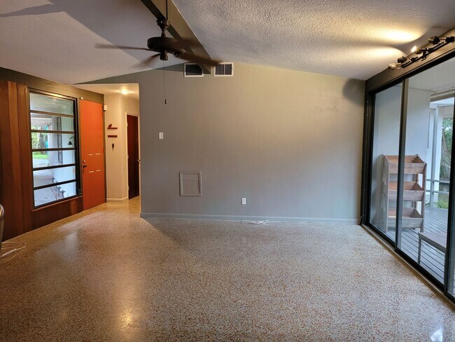 Building Photo - Mid Centry Modern Home with In-Law on Tran...