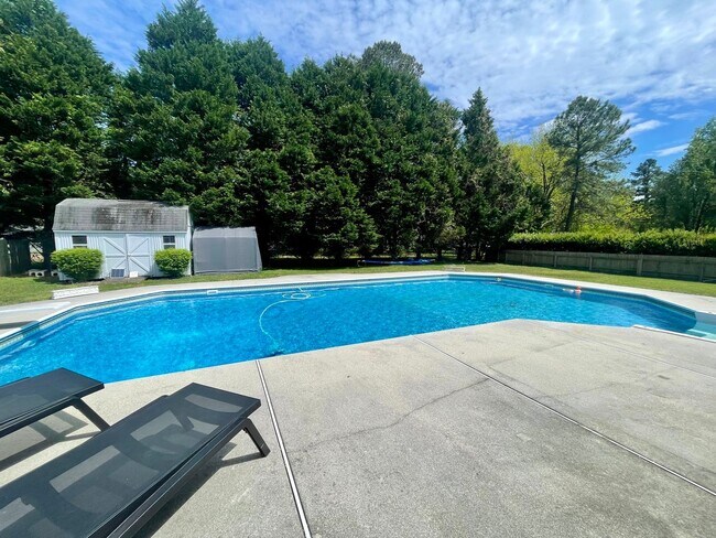 Building Photo - Beautiful 5 Bedroom Single Family Home in Great Bridge Area