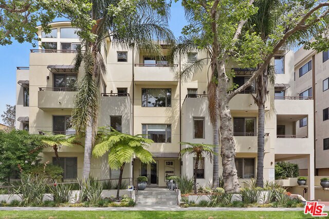 Foto principal - 130 N Swall Dr