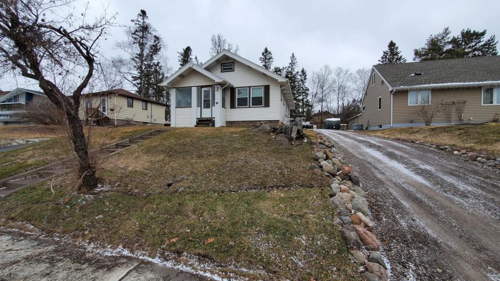 Primary Photo - 49 E Calvary Rd