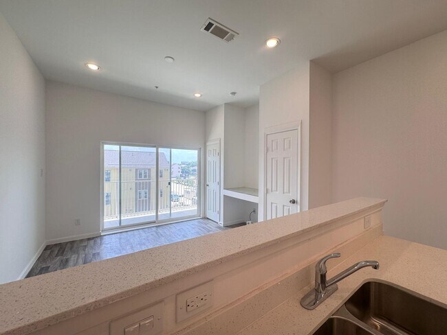 Foto del edificio - 3477 Reeves St