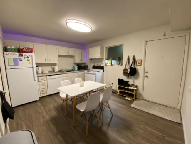 Building Photo - 7940 S Main St