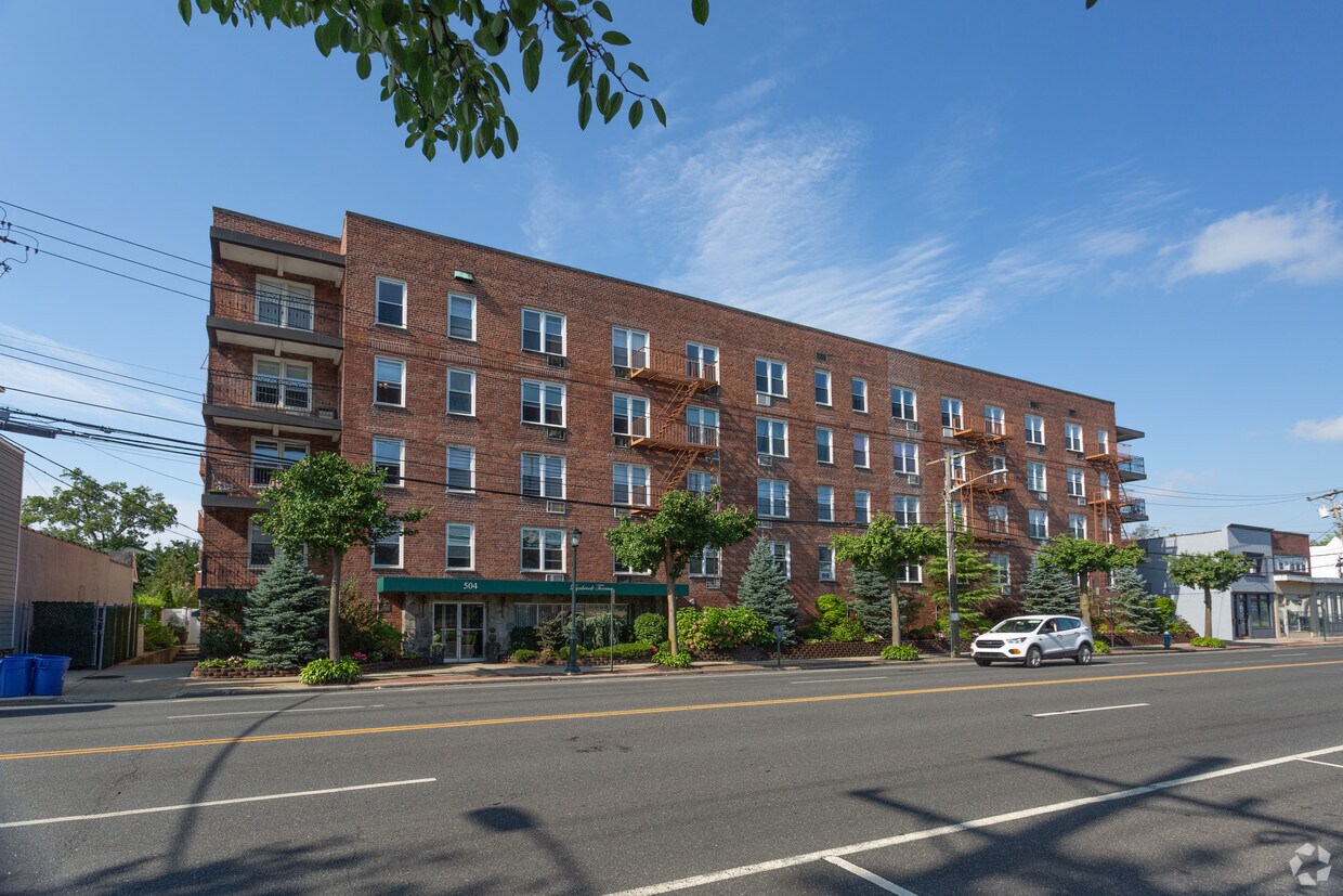 504 Merrick Rd, Lynbrook, NY 11563 Apartments in Lynbrook, NY