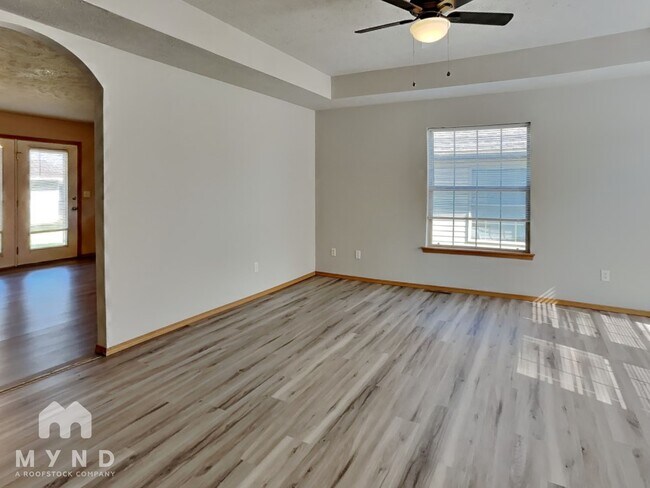 Building Photo - 5838 Spring Cabin