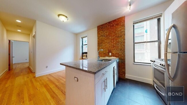 Building Photo - 129 E 97th St
