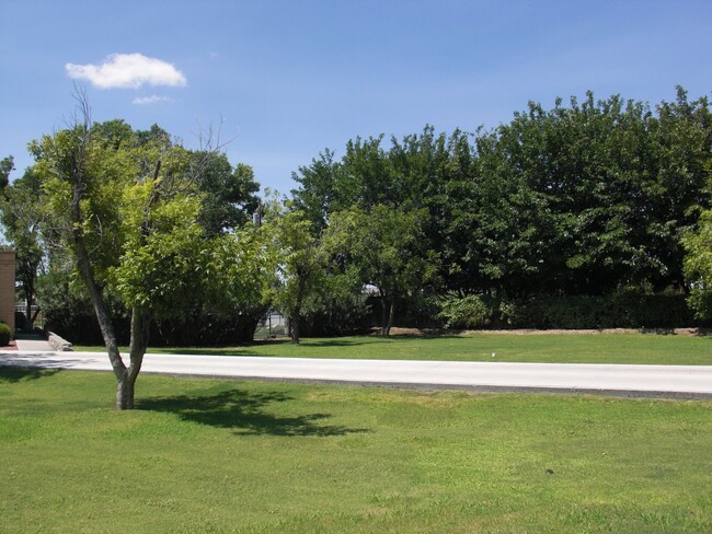 Building Photo - 1066 Villa Linda Way