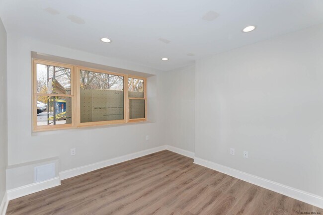 Building Photo - 536 Madison Ave