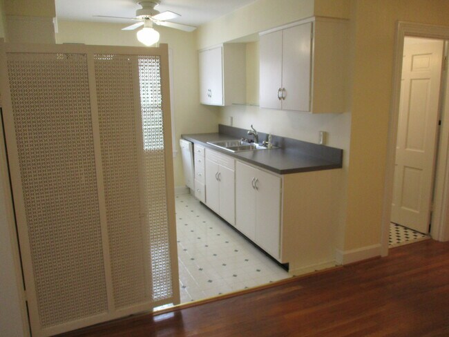 Foto del edificio - 2721 Brownsboro Rd