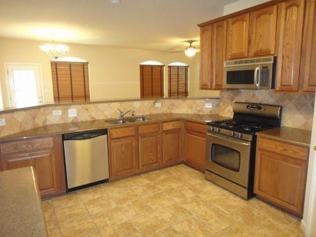 Foto del edificio - 732 Bent Wood Pl