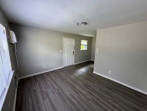 Building Photo - 100 Burdine Rd