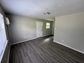Building Photo - 100 Burdine Rd