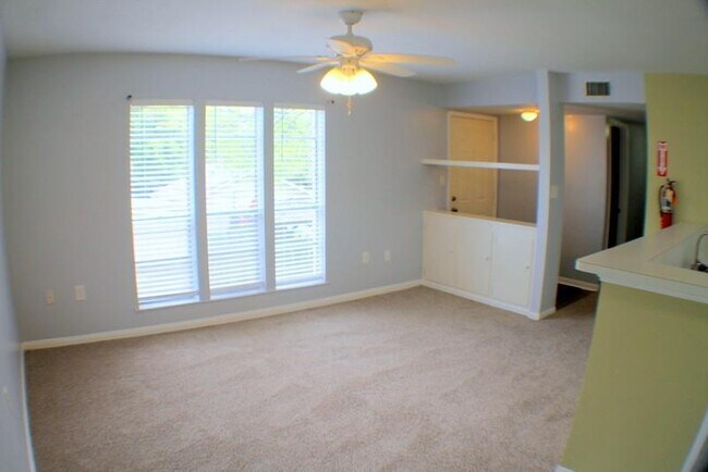 Building Photo - 6326 Culmore Dr