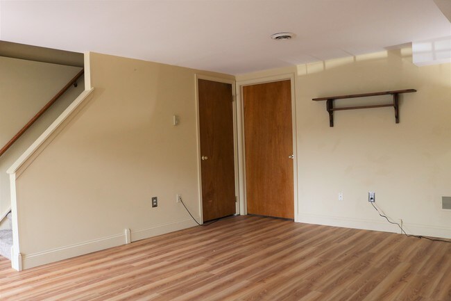 Building Photo - 433 E Mosser St