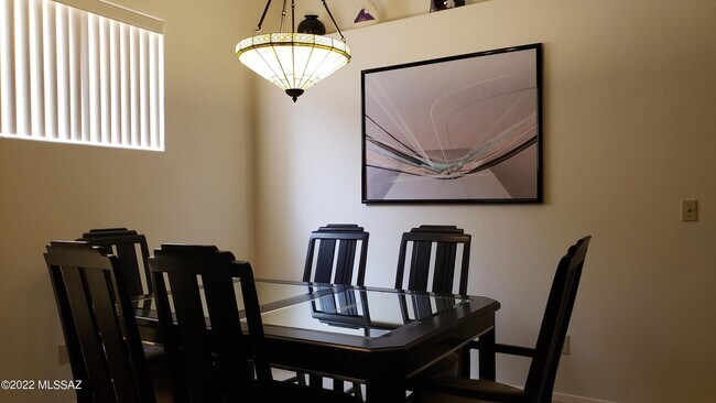 Foto del edificio - 6525 N Shadow Bluff Dr