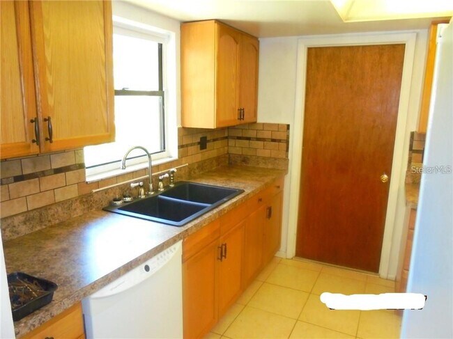 Foto del edificio - 902 Plum Tree Ln