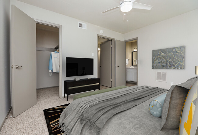 Large bedrooms - Lakewood Apartments