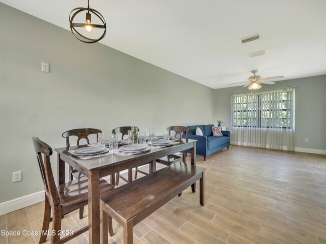 Foto del edificio - 2056 Little John Rd