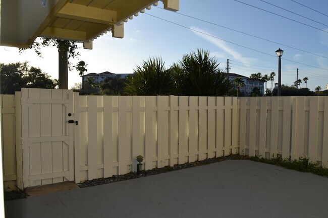 Foto del edificio - 176 Seabreeze Cir