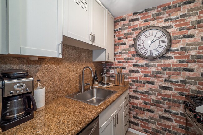 Foto del edificio - 17-85-85 215th St